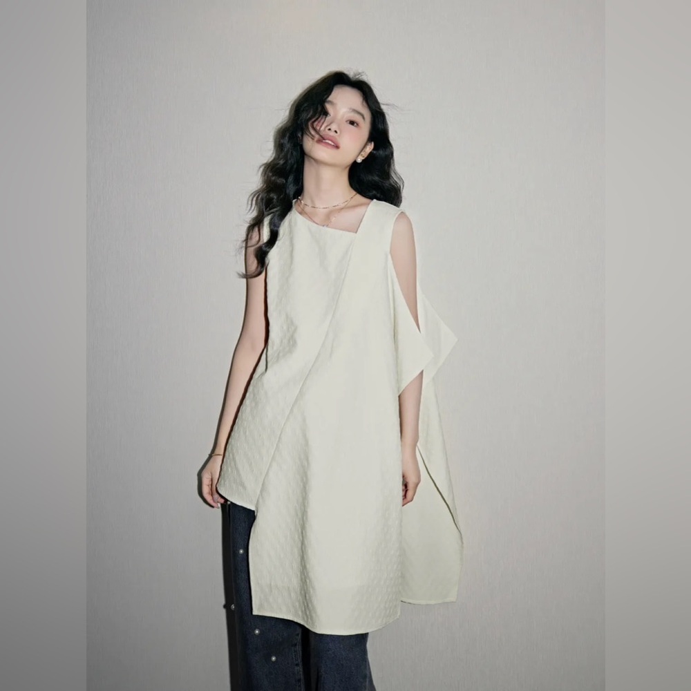 Kuose Asymmetric Hem Blouse